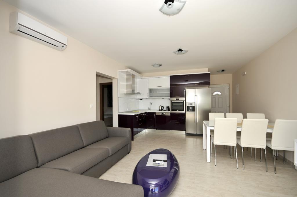 Apartments Villa Theodor Okrug Gornji Room photo